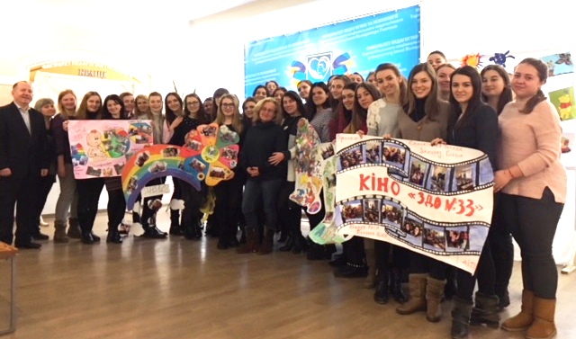 студенти 4-го курсу з викладачами